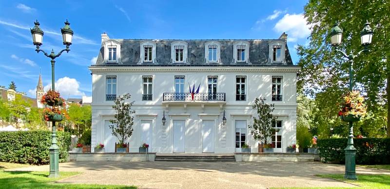 Immobilier luxe et ultra luxe à 1h de Paris vers Garches avec Coldwell Banker M&G Properties