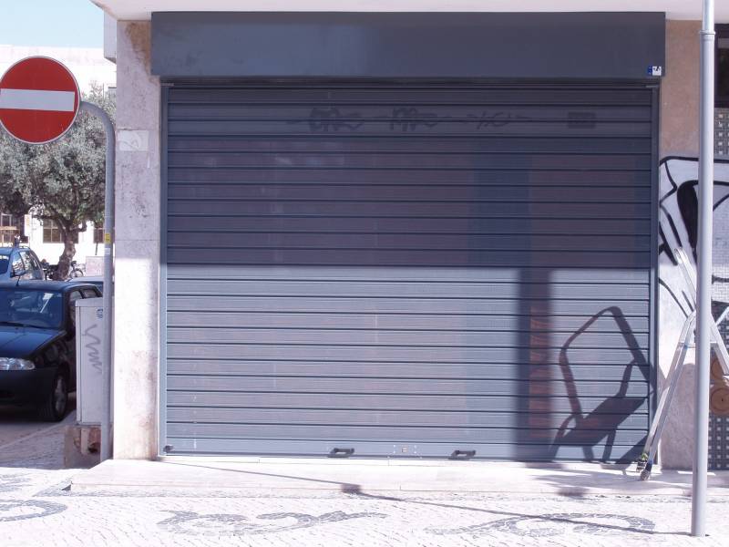 Fabrication de porte coulissante de garage pour sécuriser votre domicile Montpellier Nao Fermetures
